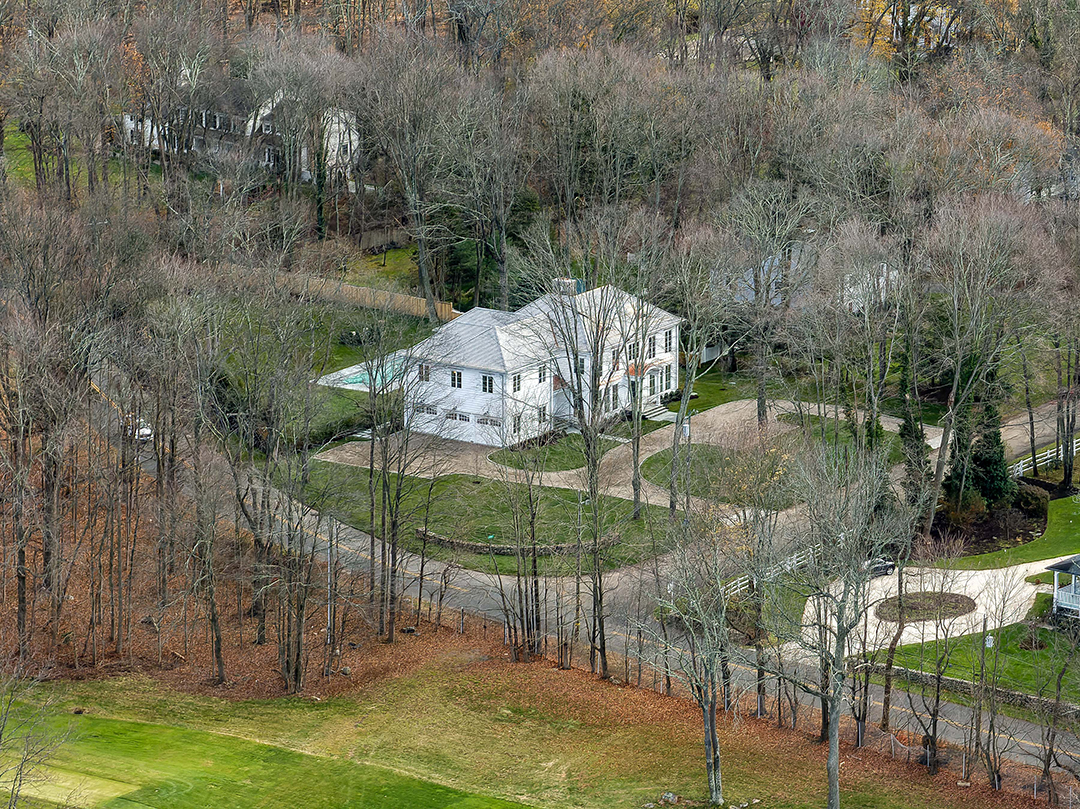 This 5m Darien New Construction Combines A Classic Exterior With Transitional Fresh Interiors 4 Linda Ln 21 Print