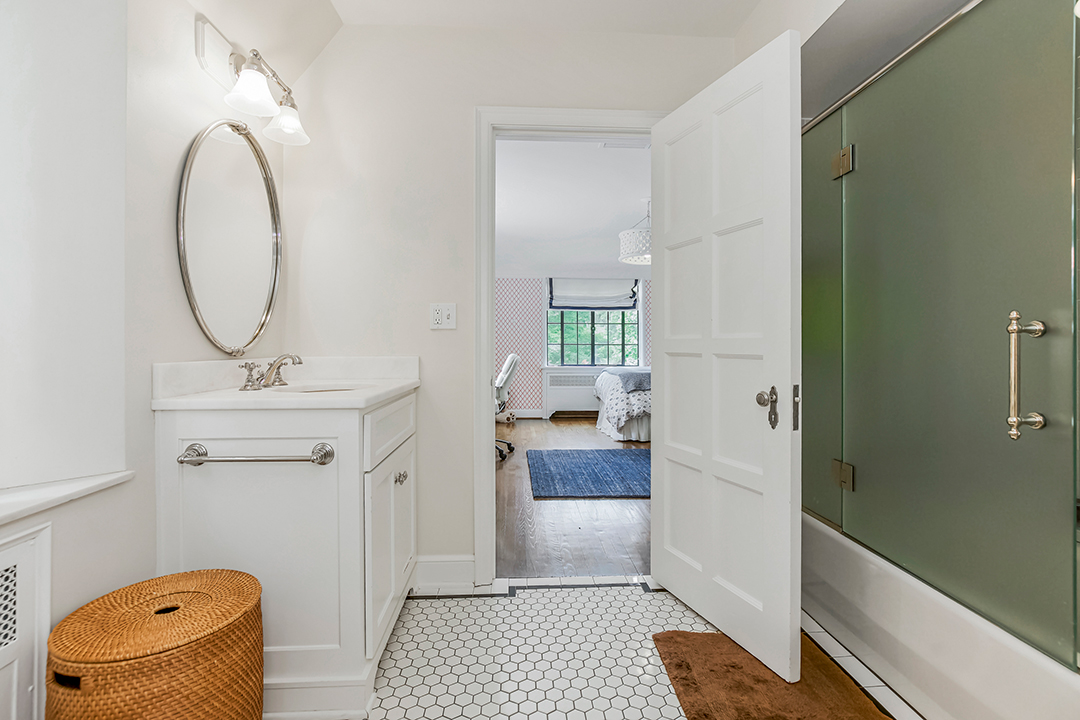 Showdown Of The Super Bowl Lvii Cities Two Must See Listings In Kansas City And Philadelphia Zzzzzzzzzz