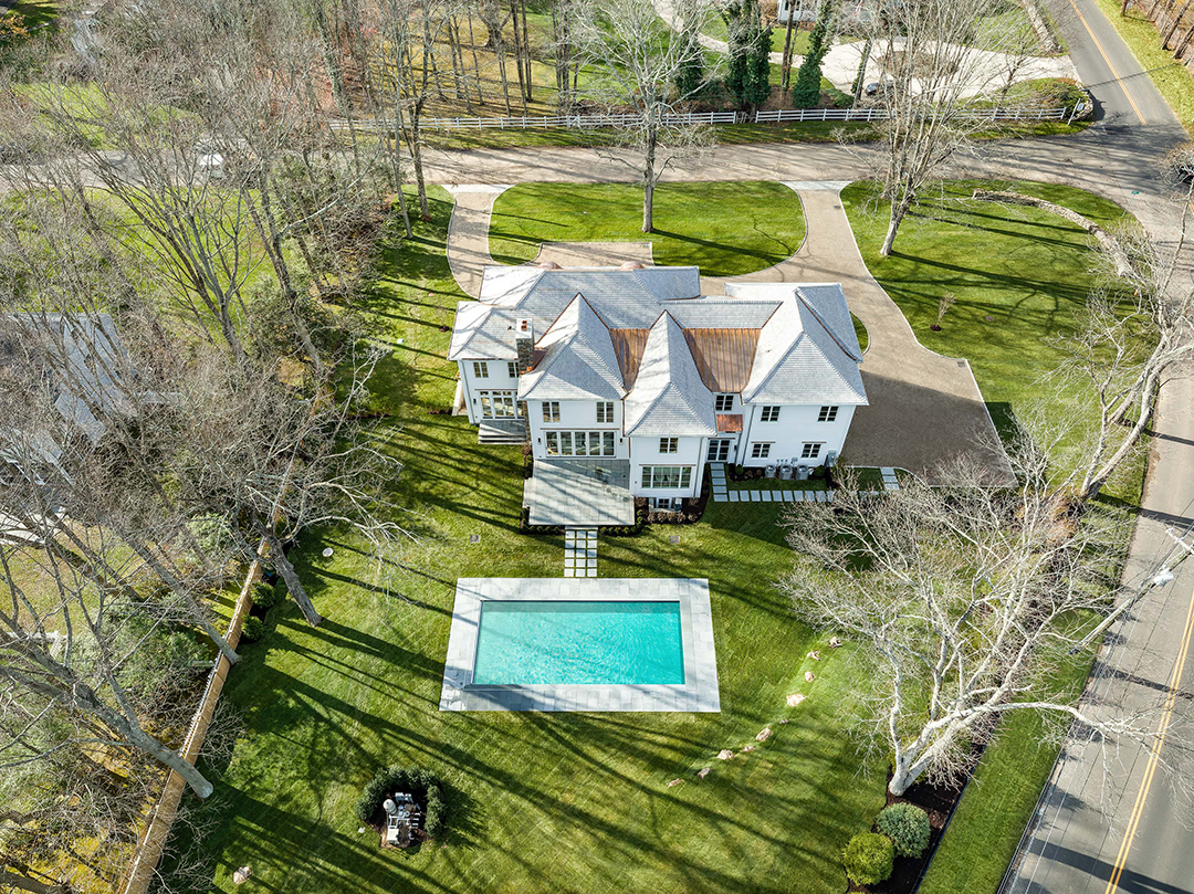 This 5m Darien New Construction Combines A Classic Exterior With Transitional Fresh Interiors 2