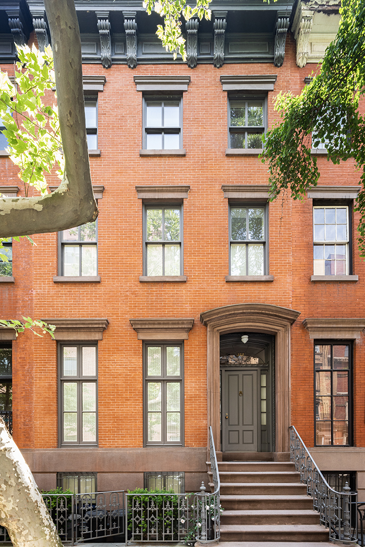 Fashion Industry Couple Parts Ways With Their West Village Townhouse For Just Over 23m 1 W12th