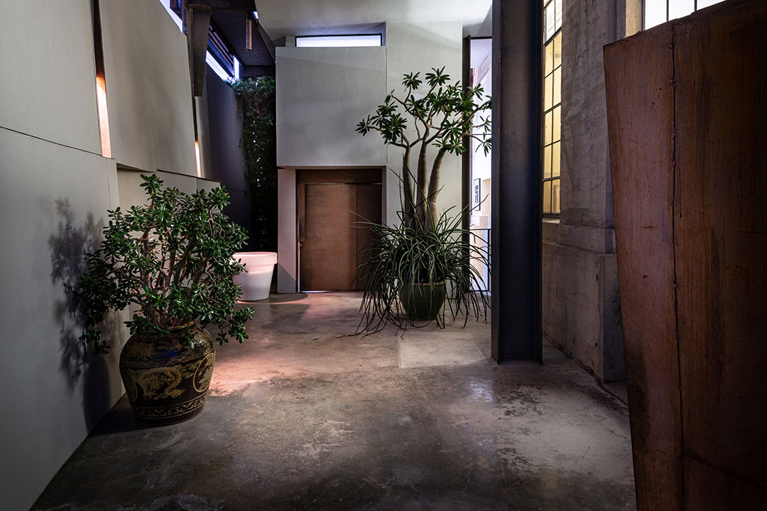 La Landmark Home Entryway