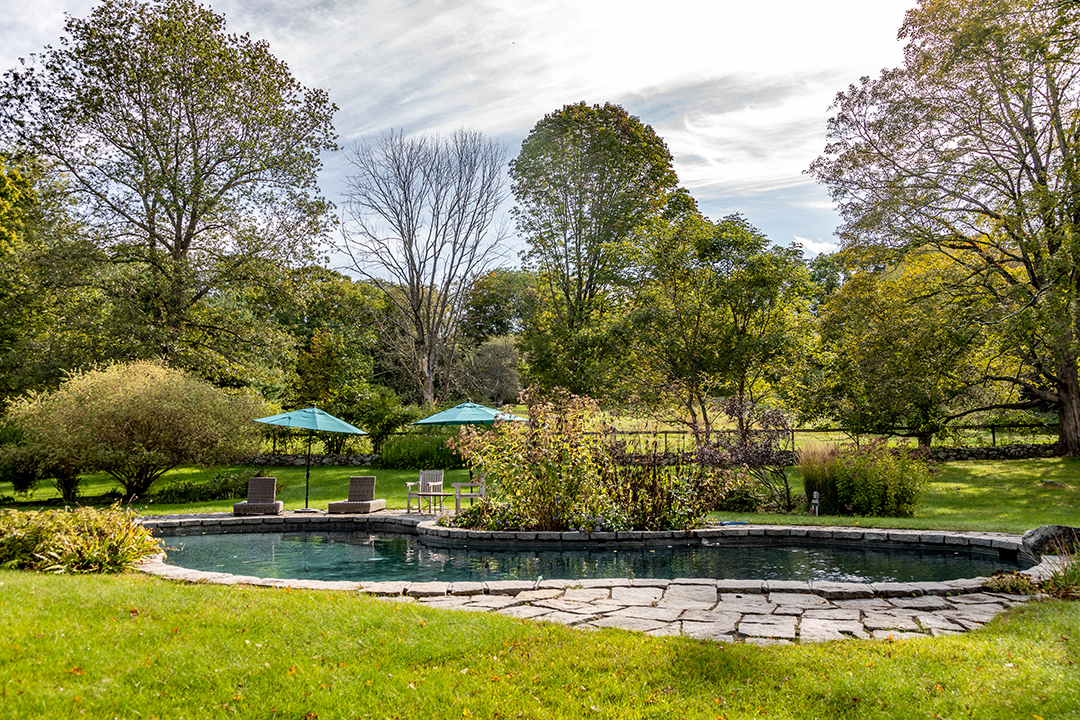 Kents Picturesque Cobble Brook Farm With A Converted Barn Main House Asks 4 7m Exterior16