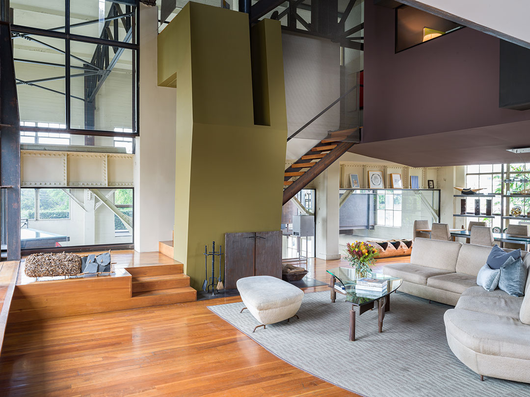 La Landmark Home Upstairs Living Area