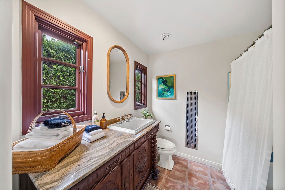 37 Formula One Palm Springs Guest Bath