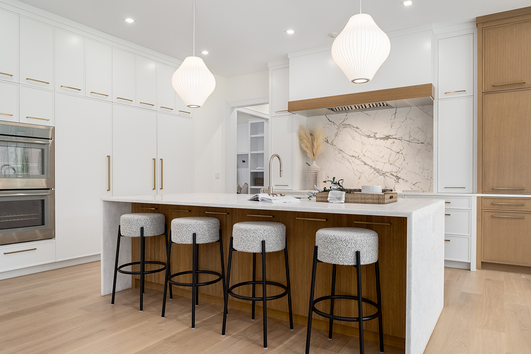 This 5m Darien New Construction Combines A Classic Exterior With Transitional Fresh Interiors 15