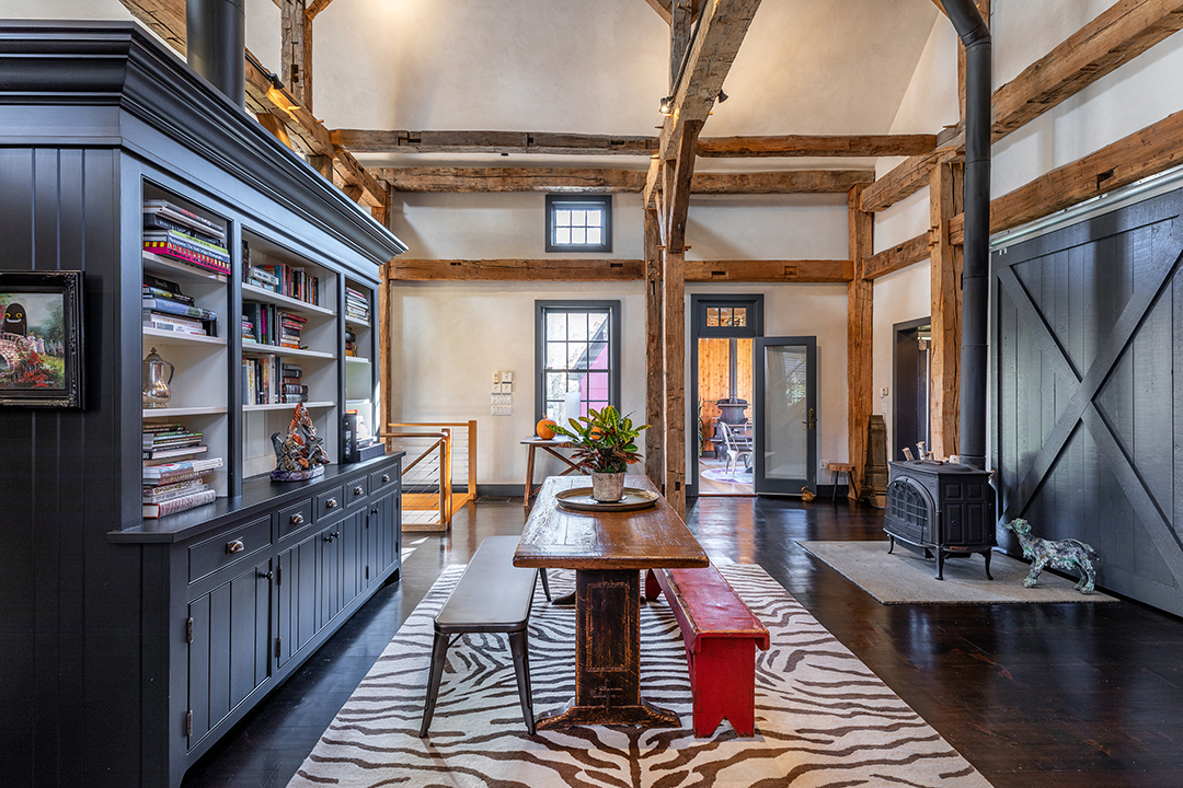 Kents Picturesque Cobble Brook Farm With A Converted Barn Main House Asks 4 7m Dining Area3