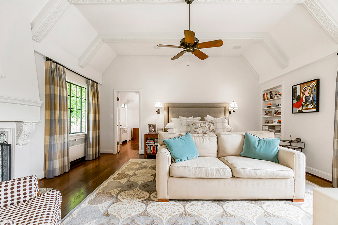 Showdown Of The Super Bowl Lvii Cities Two Must See Listings In Kansas City And Philadelphia Zzzzzzzzzzzzz