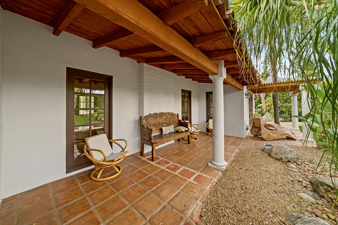 10 Formula One Palm Springs Front Porch