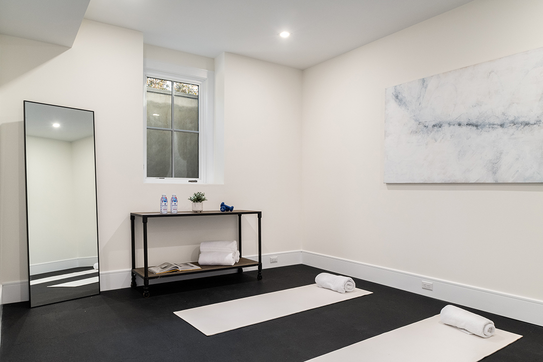 This 5m Darien New Construction Combines A Classic Exterior With Transitional Fresh Interiors 33