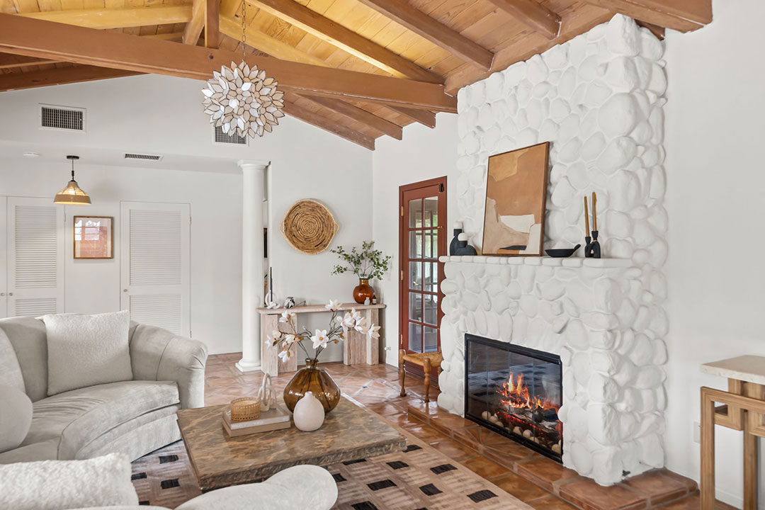 15 Formula One Palm Springs Lr Fireplace