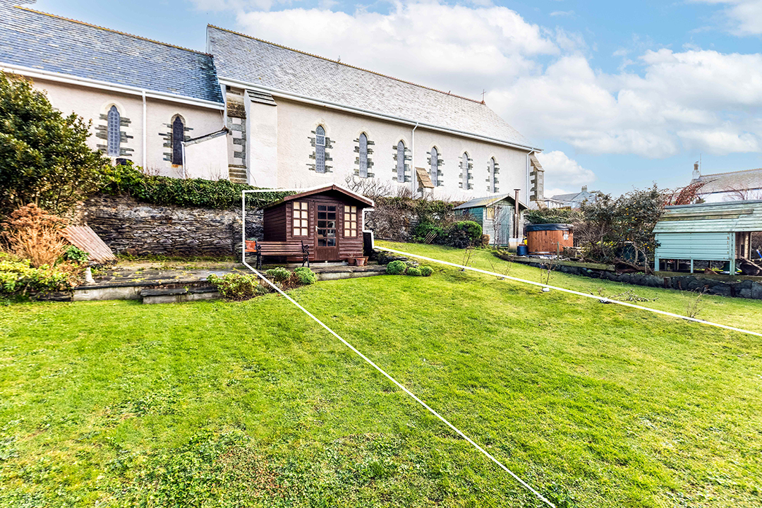 Quaint Cottage In England Thats Been In The Same Family For 150 Years Asks 435000 Fore Street 72 8 Garden White Line