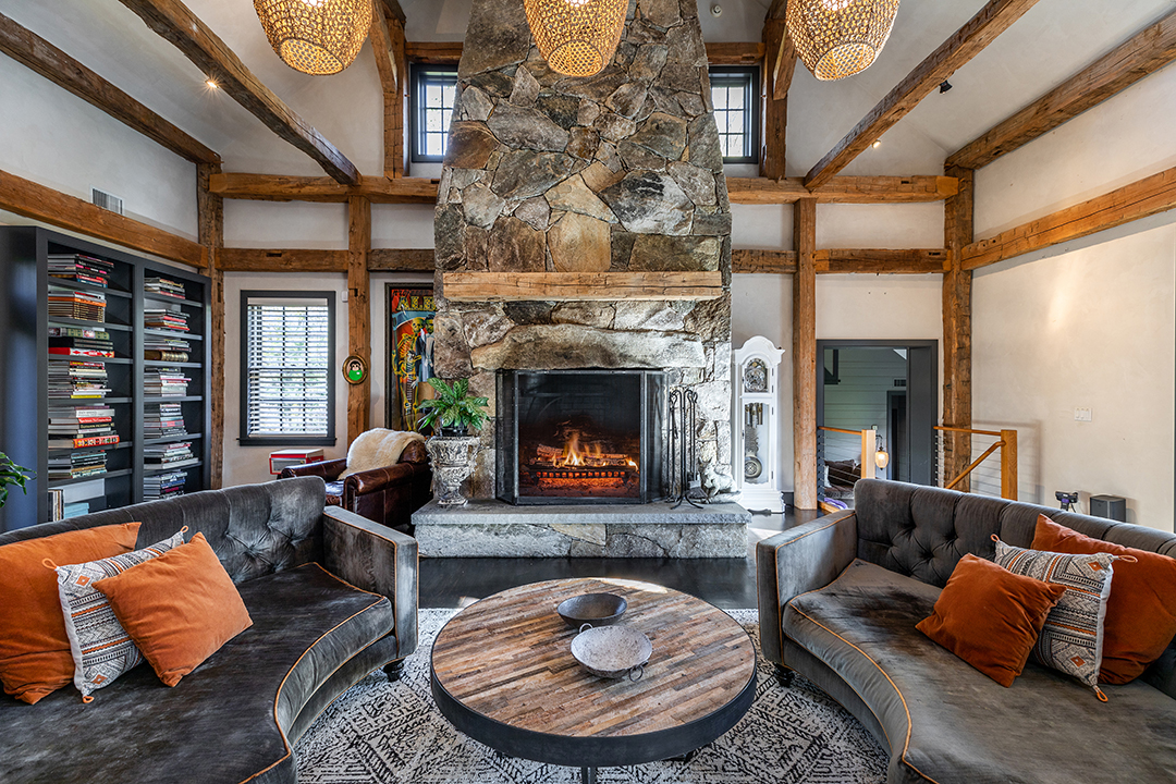 Kents Picturesque Cobble Brook Farm With A Converted Barn Main House Asks 4 7m Living Room W Fire