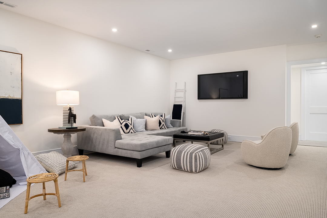 This 5m Darien New Construction Combines A Classic Exterior With Transitional Fresh Interiors 31