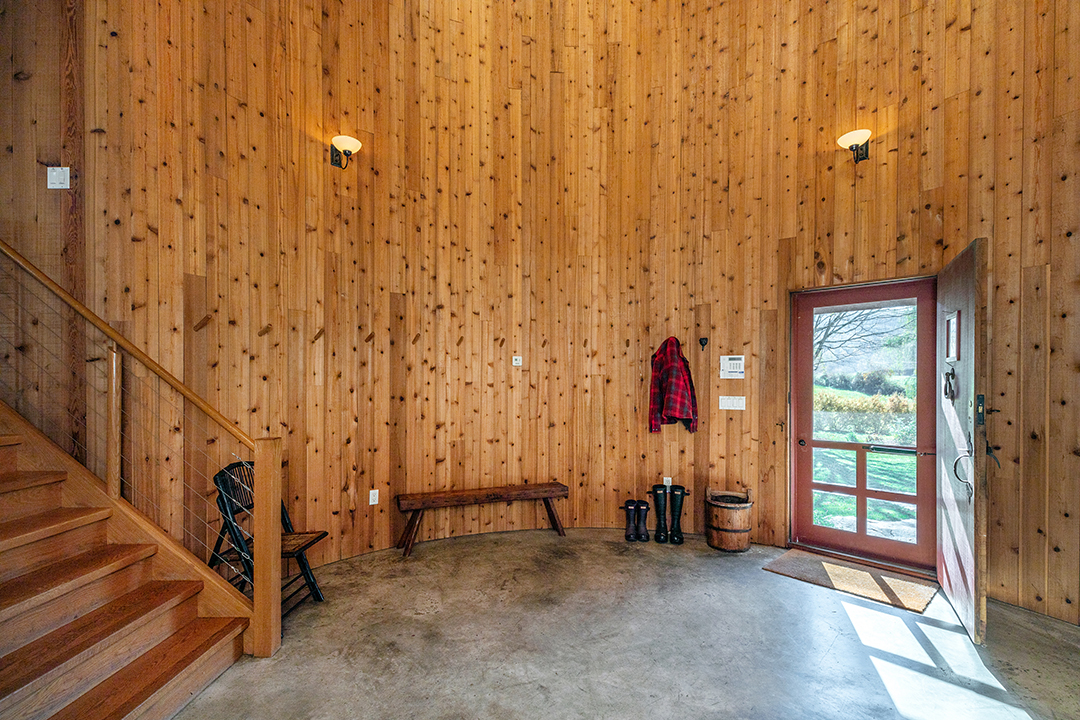 Kents Picturesque Cobble Brook Farm With A Converted Barn Main House Asks 4 7m Silo4