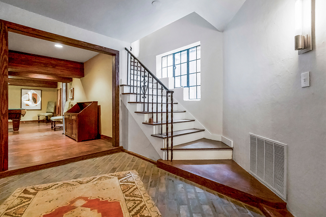 Showdown Of The Super Bowl Lvii Cities Two Must See Listings In Kansas City And Philadelphia V