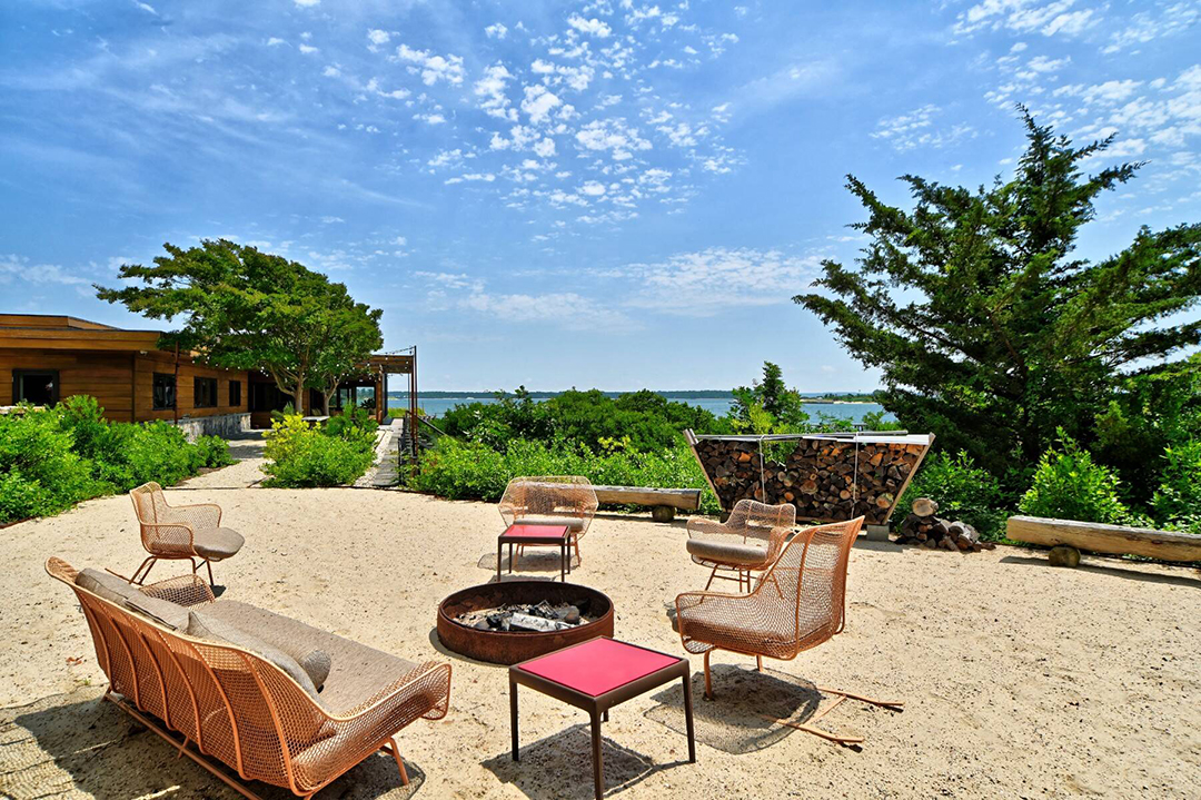 Architect Bertrand Goldbergs 1952 Creation The Snyder House Seeks 14m On Shelter Island Zzz