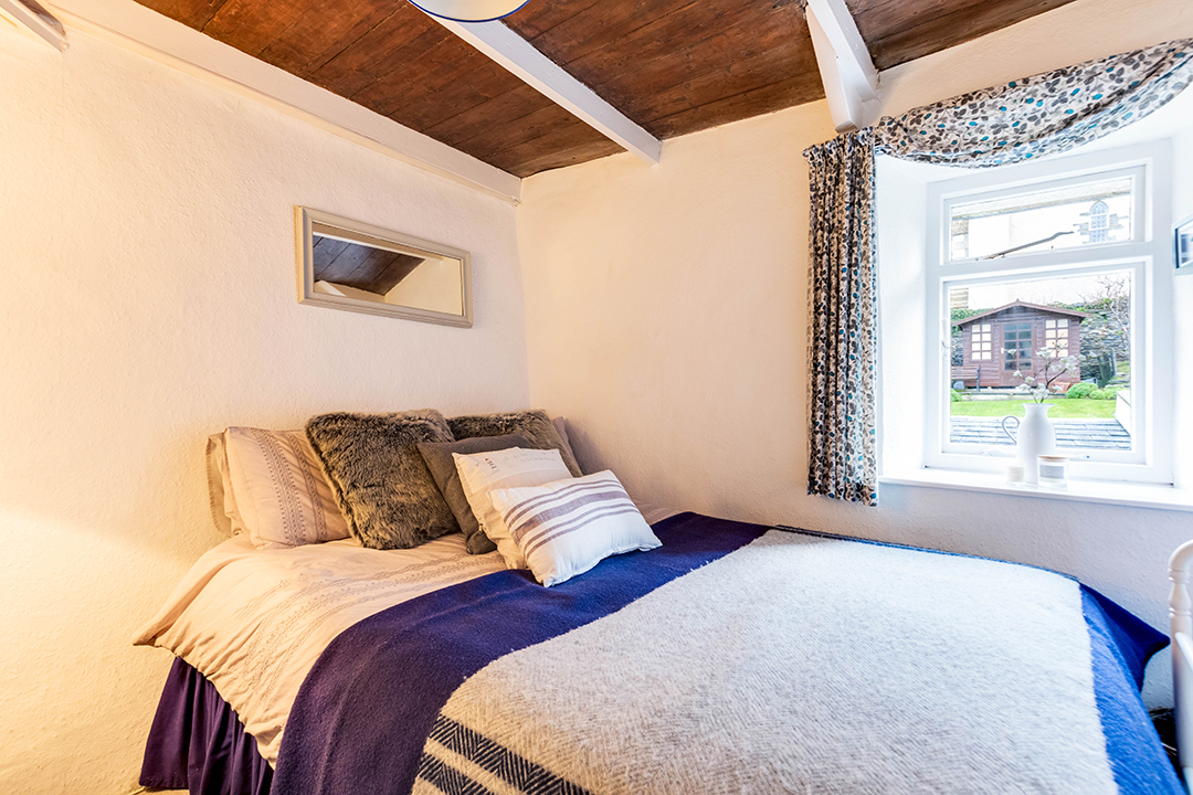 Quaint Cottage In England Thats Been In The Same Family For 150 Years Asks 435000 Fore Street 72 2
