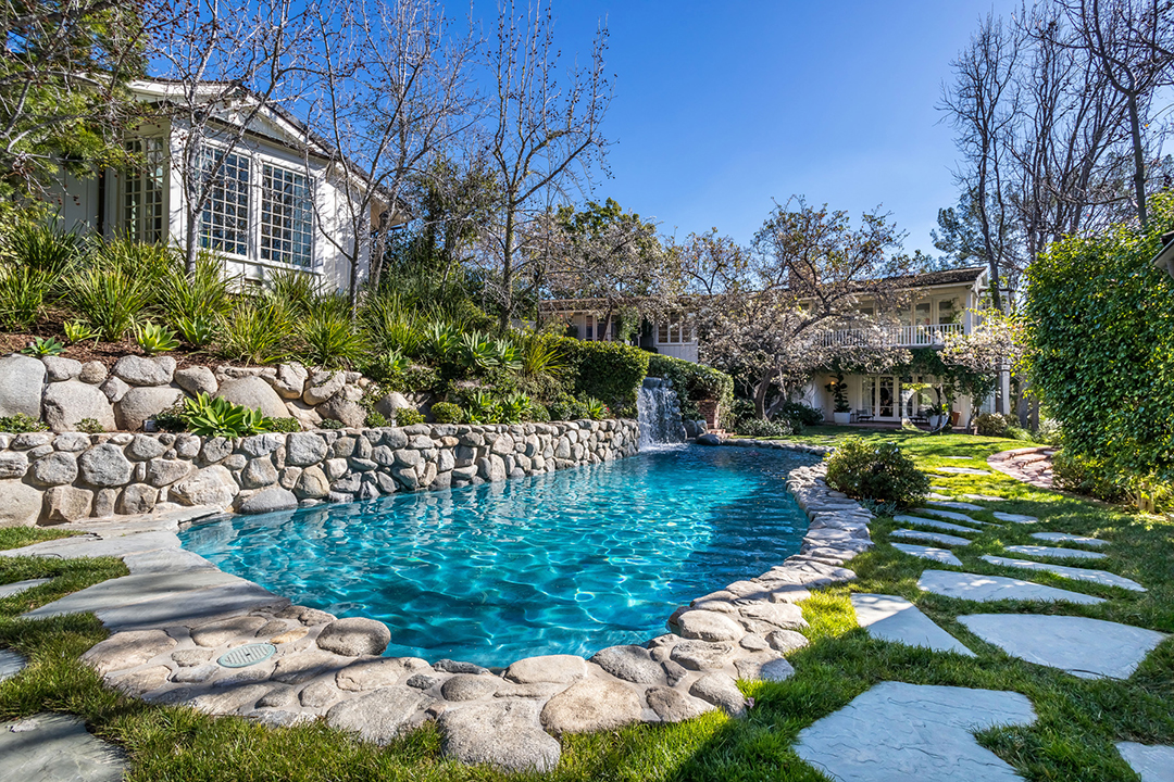 Jim Carey Puts His Primary Residence In L A On The Market At 28 9m D