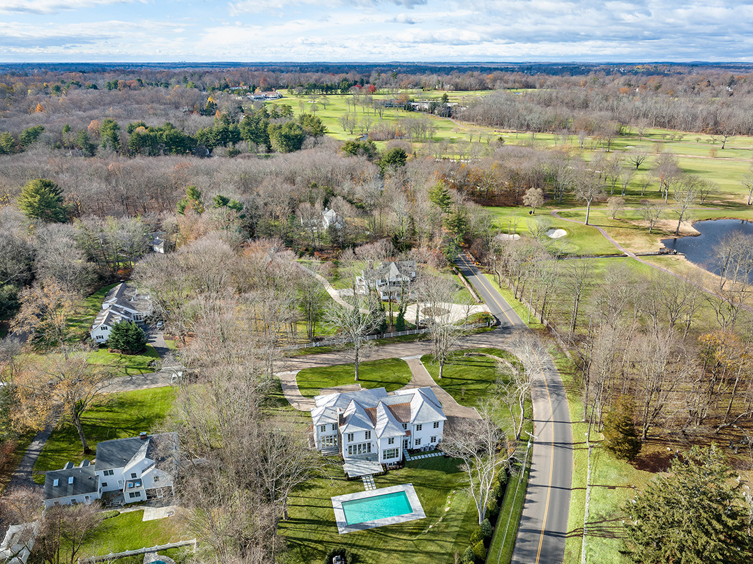 This 5m Darien New Construction Combines A Classic Exterior With Transitional Fresh Interiors 35