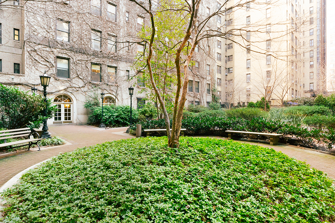 Riverdale Creator Asks Under 1m For A Delightful One Bedroom Uws Co Op K