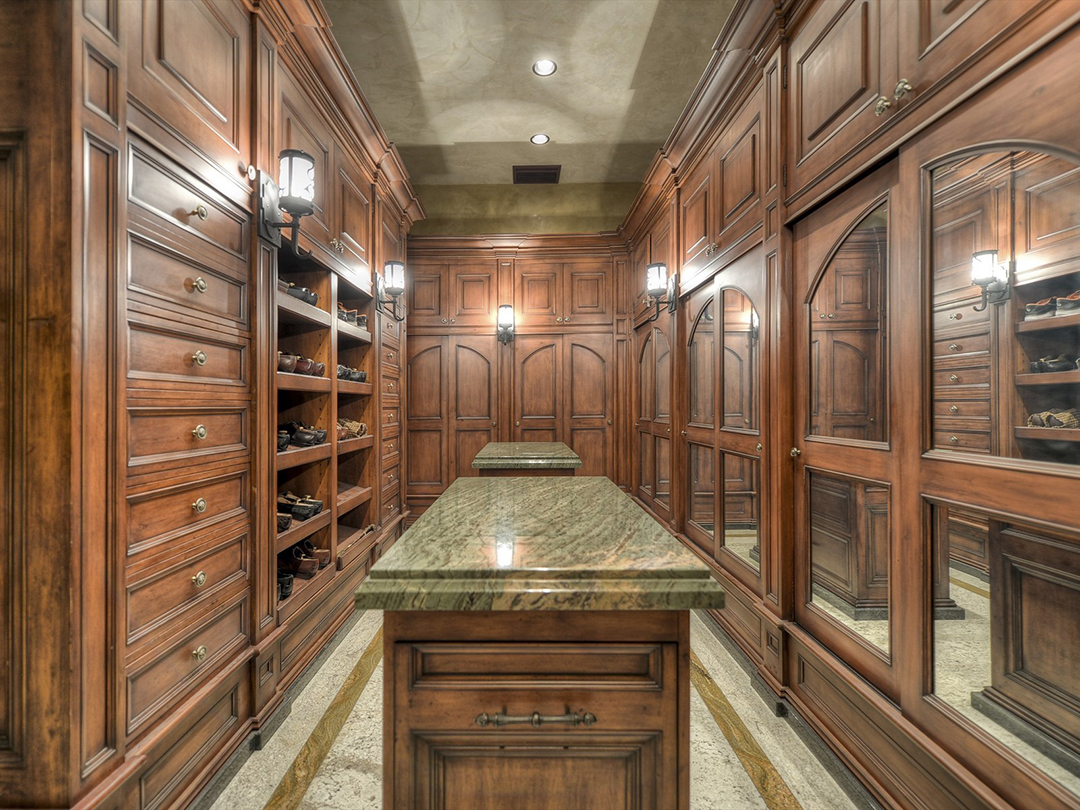 Nearly 18000 Square Foot Arizona Villa Originally Home To An Nfl Player Seeks 16m 037 Master His Closet