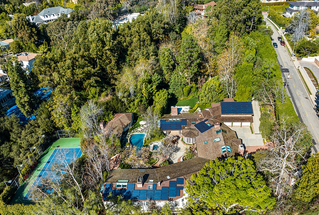 Jim Carey Puts His Primary Residence In L A On The Market At 28 9m C