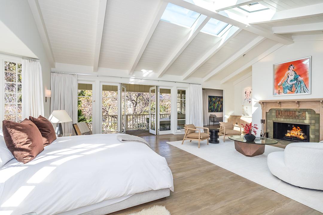 Jim Carey Puts His Primary Residence In L A On The Market At 28 9m S