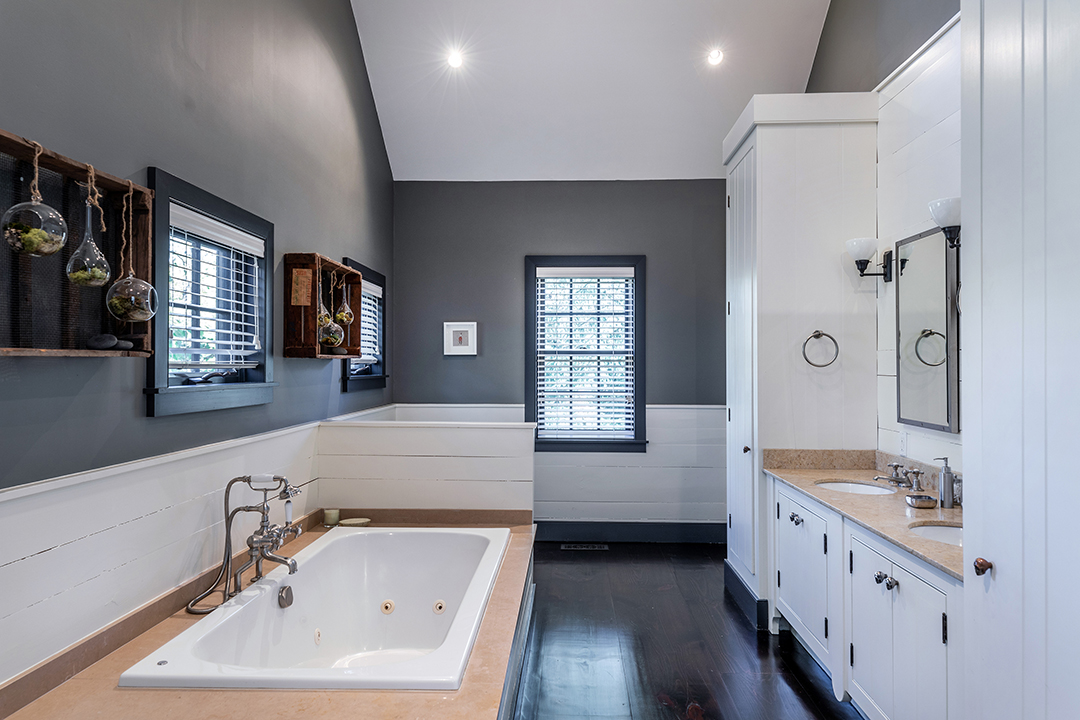 Kents Picturesque Cobble Brook Farm With A Converted Barn Main House Asks 4 7m Primary Bathroom