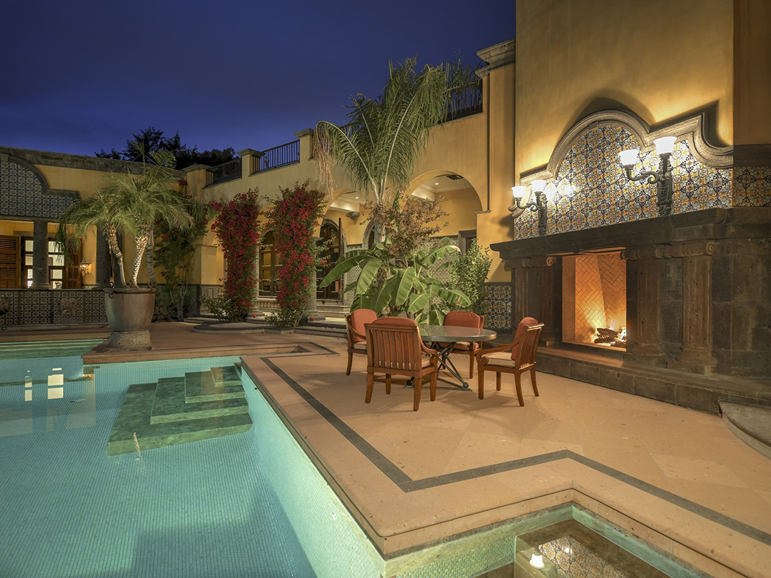 Nearly 18000 Square Foot Arizona Villa Originally Home To An Nfl Player Seeks 16m 067 Patio Dining