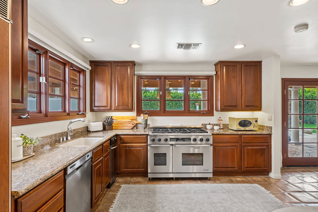 25 Formula One Palm Springs Kitchen