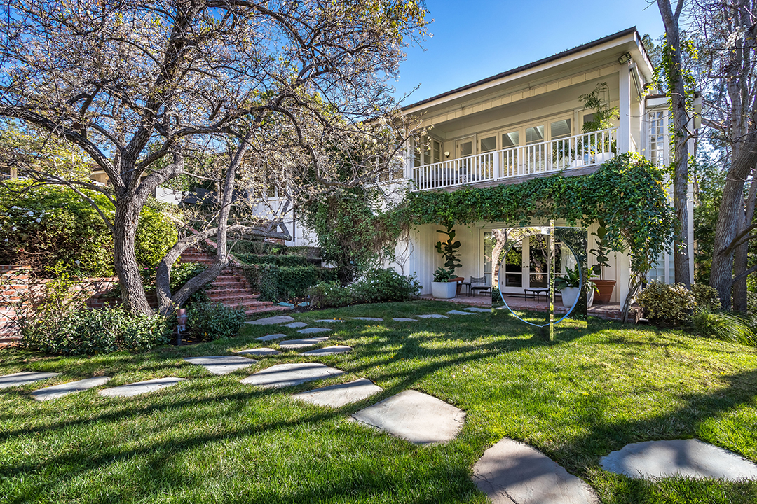 Jim Carey Puts His Primary Residence In L A On The Market At 28 9m F