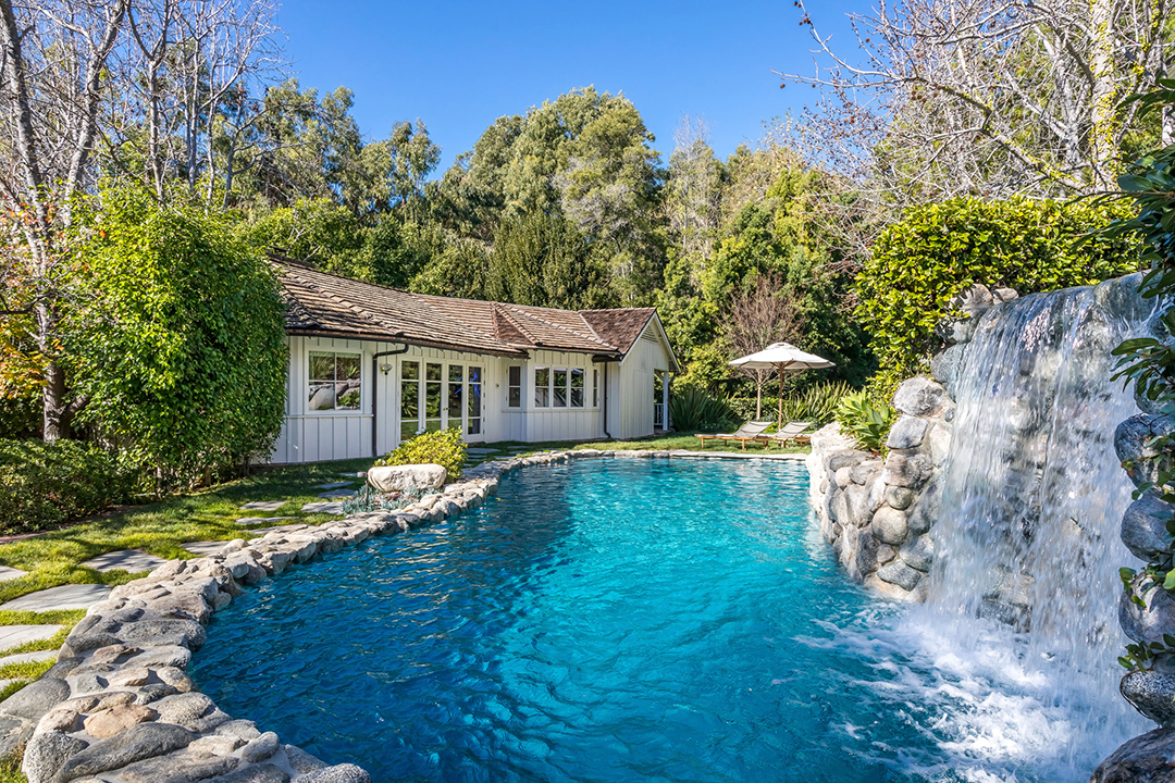 Jim Carey Puts His Primary Residence In L A On The Market At 28 9m E