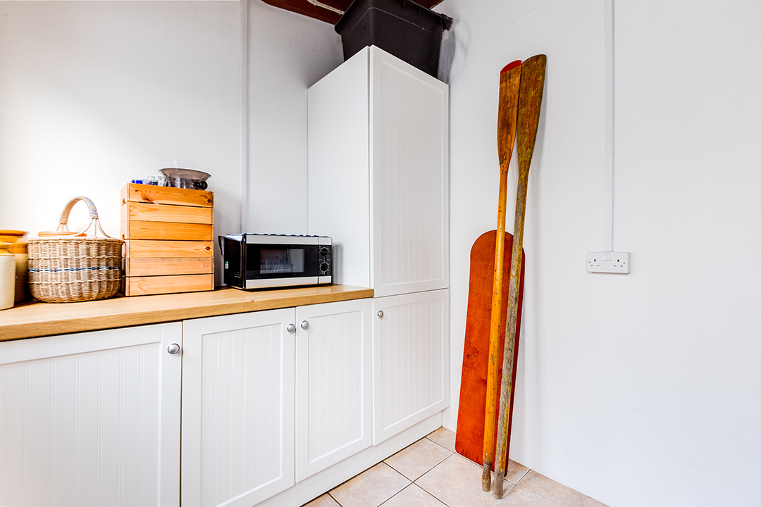Quaint Cottage In England Thats Been In The Same Family For 150 Years Asks 435000 Fore Street 72 11
