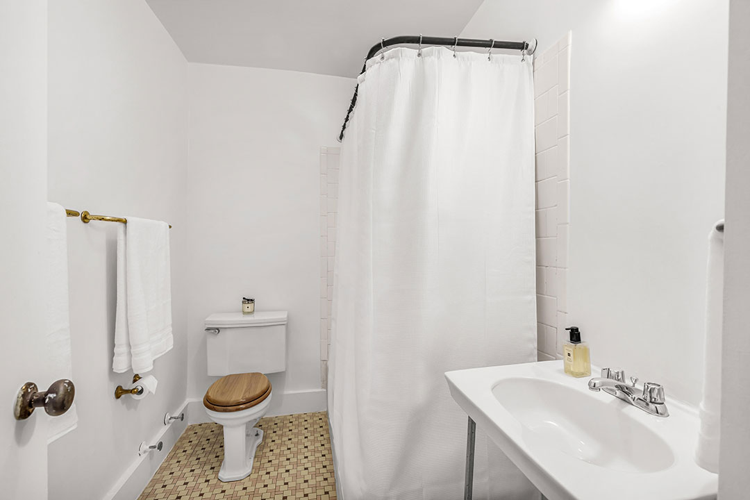 John Leonard Ues Townhouse Full Bathroom 13