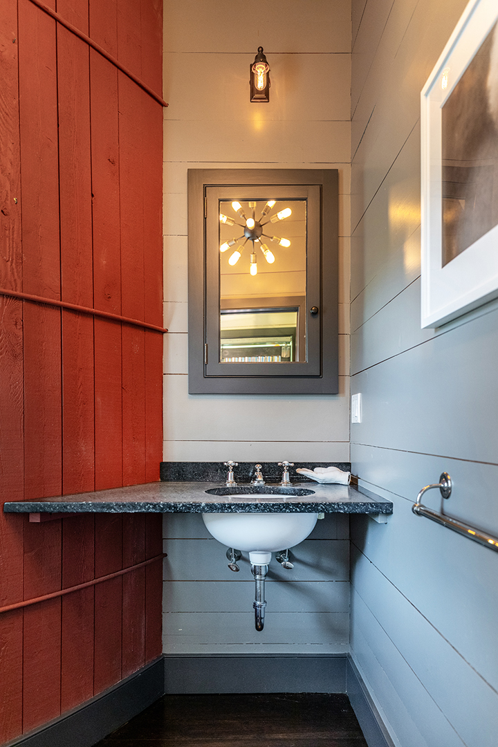 Kents Picturesque Cobble Brook Farm With A Converted Barn Main House Asks 4 7m Powder Room