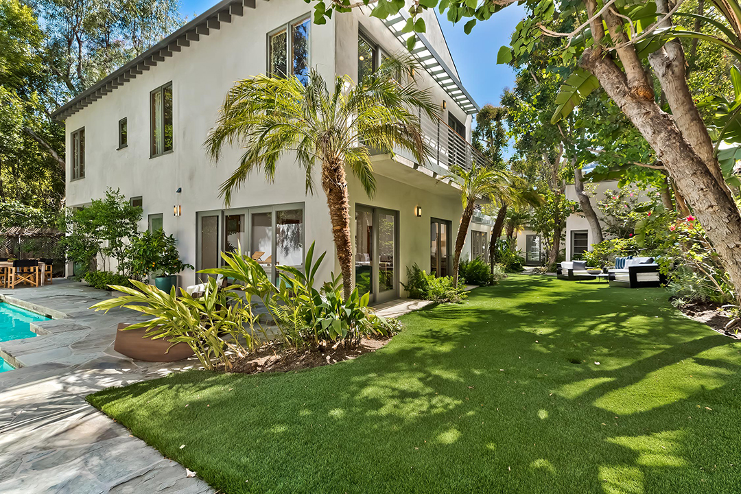 The Late Bob Sagets Longtime Brentwood Home Changes Hands In An Off Market Deal 74 2