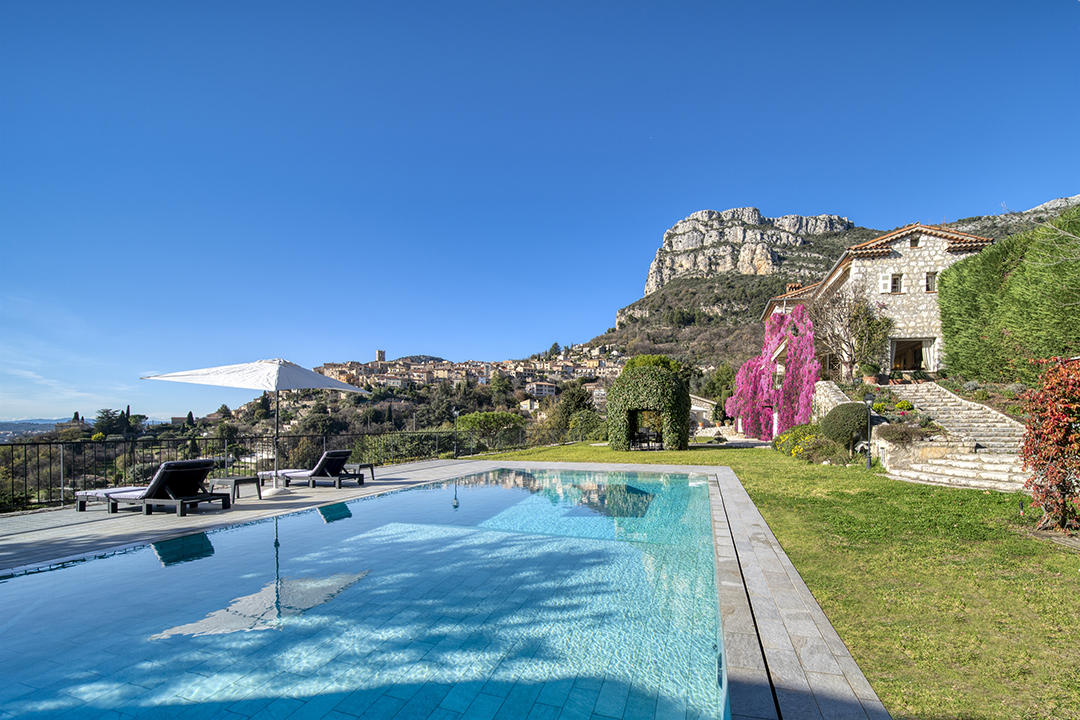French Riviera Villa Where Hitchcocks Famed To Catch A Thief Filmed Hits The Marketc Cote Dazur Sothebys Int Realty Villa Shooting Place To Catch A Thief 7