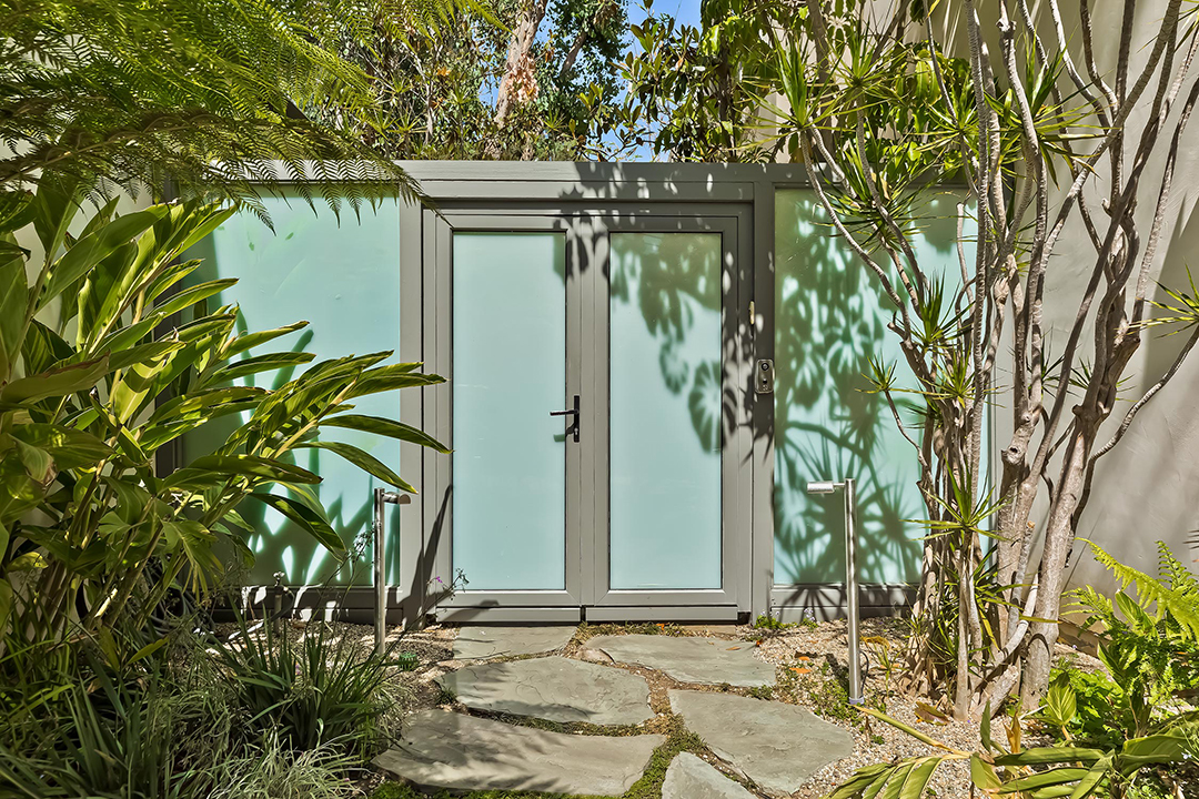 The Late Bob Sagets Longtime Brentwood Home Changes Hands In An Off Market Deal 8 2