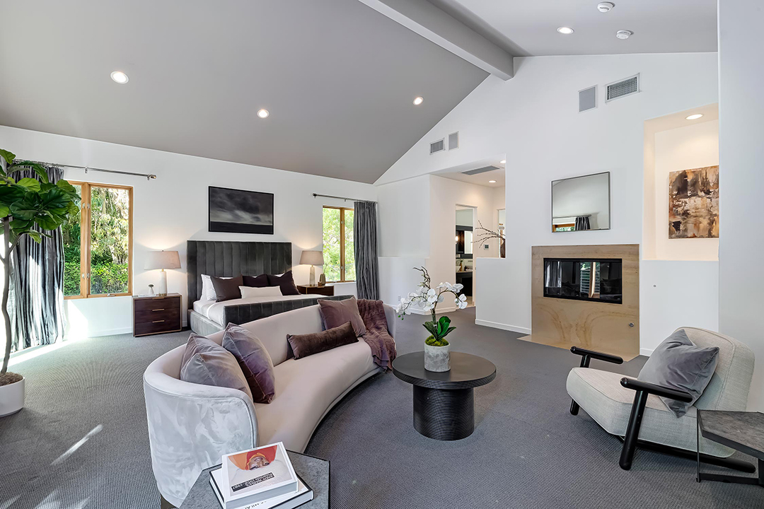 The Late Bob Sagets Longtime Brentwood Home Changes Hands In An Off Market Deal 54 2