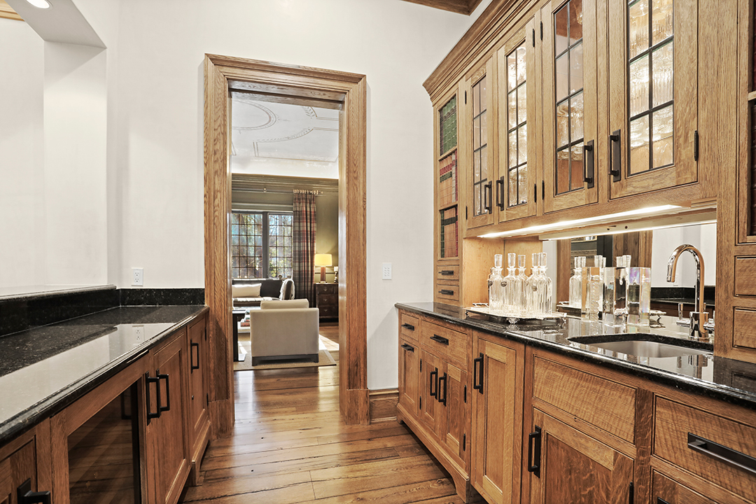 Elegance Abounds At An English Country Style Manor In Greenwich Asking 10 5m H