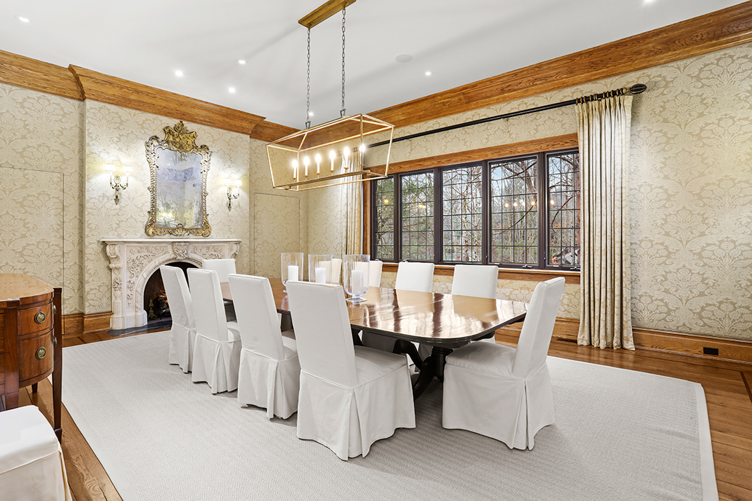 Elegance Abounds At An English Country Style Manor In Greenwich Asking 10 5m I