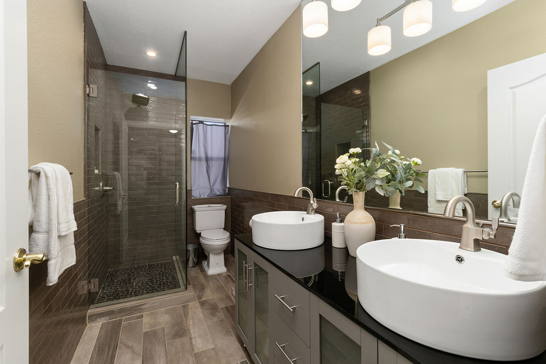 Singer Victor Willis Full Bathroom Downstairs