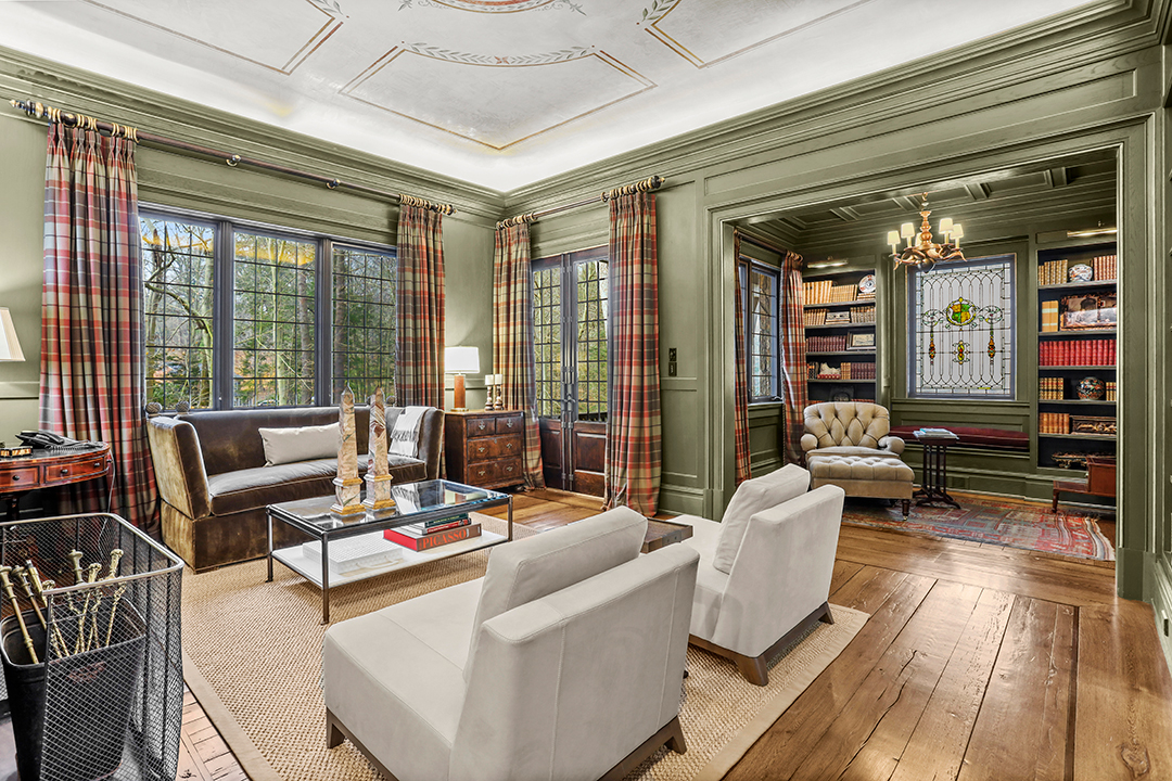 Elegance Abounds At An English Country Style Manor In Greenwich Asking 10 5m E