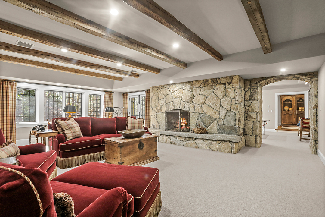 Elegance Abounds At An English Country Style Manor In Greenwich Asking 10 5m W