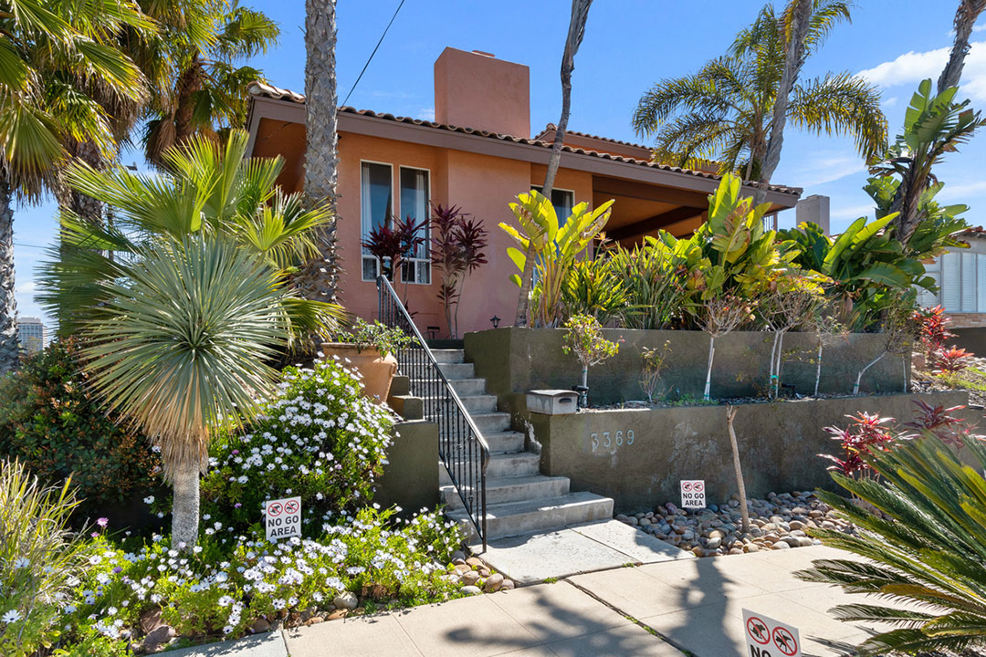 Singer Victor Willis Front Exterior Of The House