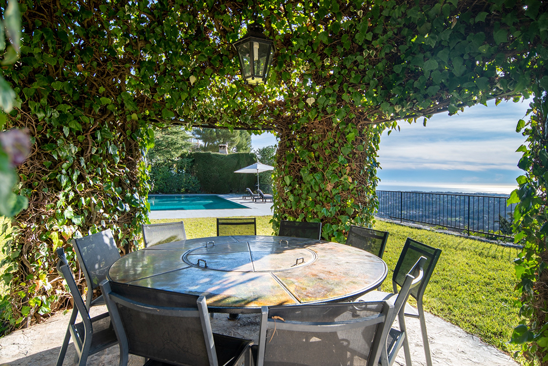 French Riviera Villa Where Hitchcocks Famed To Catch A Thief Filmed Hits The Marketc Cote Dazur Sothebys Int Realty Villa Shooting Place To Catch A Thief 8