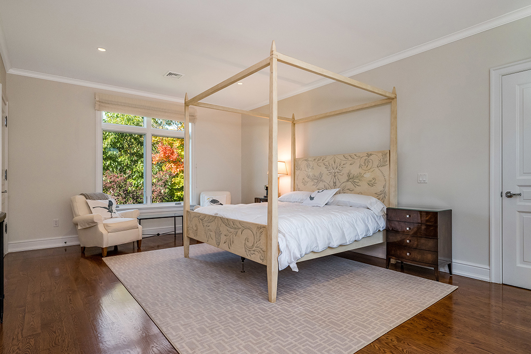 This Shingle Style Haven On The Market In Guilford Ct Promises Luxe Coastal Living Yy