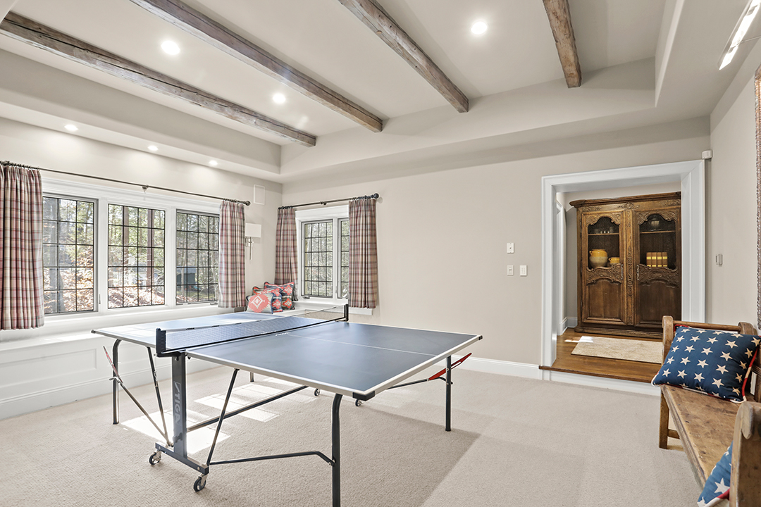 Elegance Abounds At An English Country Style Manor In Greenwich Asking 10 5m Z