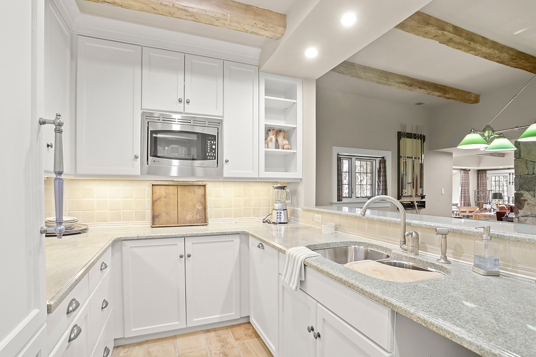 Elegance Abounds At An English Country Style Manor In Greenwich Asking 10 5m Y