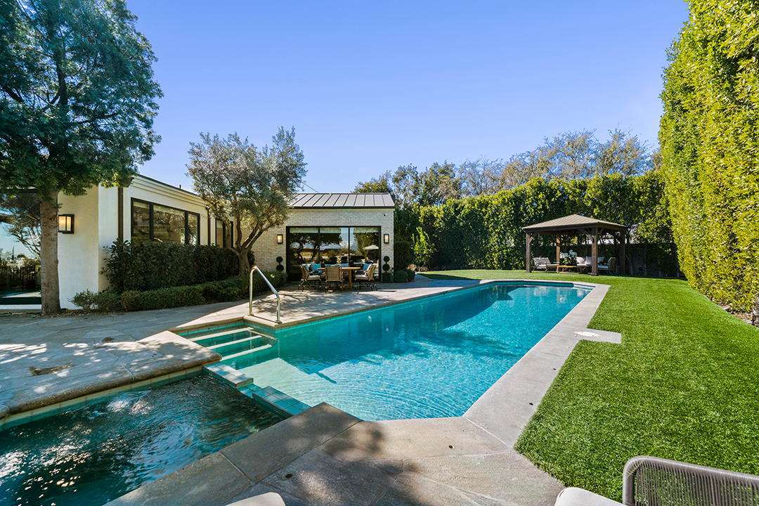 Power Couple Emily Blunt And John Krasinskis Former Hollywood Hills Haven Seeks 6m 25